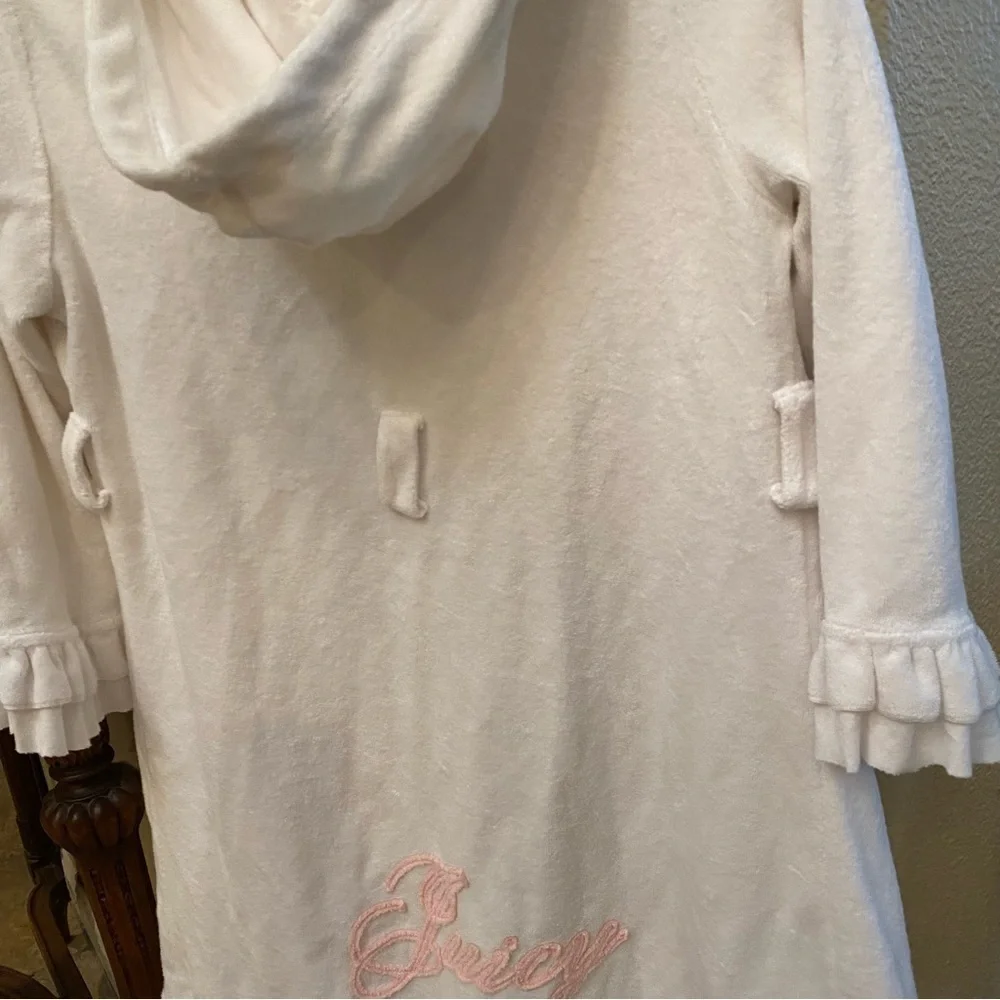 Vintage JUICY COUTURE Girls Kids White Ruffled Robe Size Medium-Missing Tie Belt